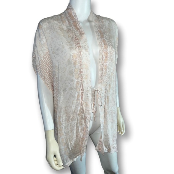 VICTORIAS SECRET Pink White Medallion Print Tie Front Kimono Robe Swim Cover Up - Picture 1 of 7